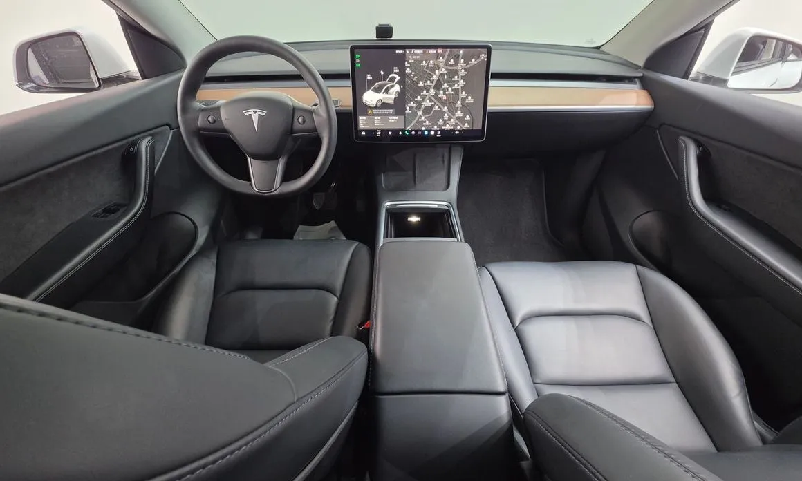 Tesla Model Y — фото 8