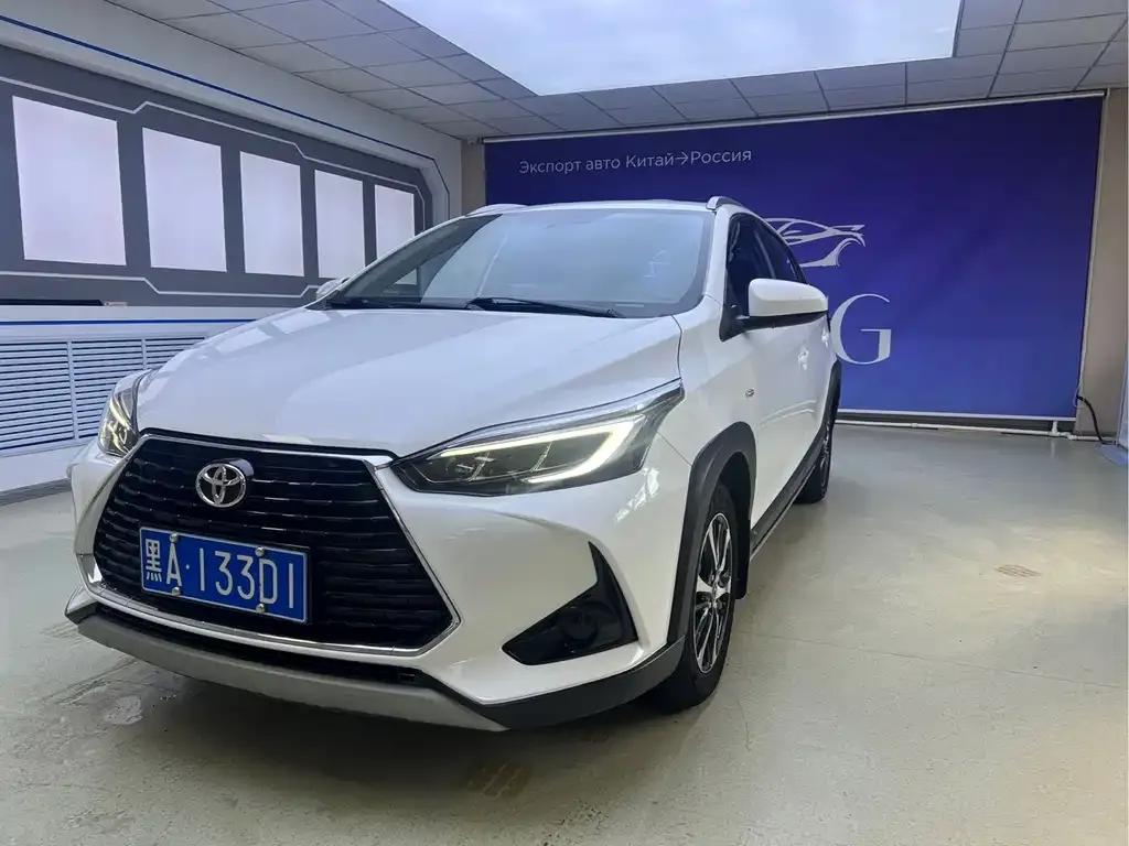 Toyota Yaris L — фото 1