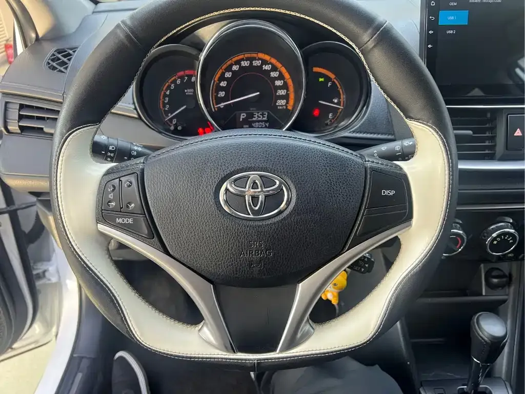 Toyota Yaris L — фото 10