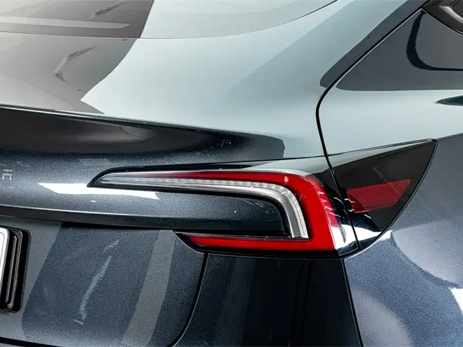 Tesla Model 3 — фото 10
