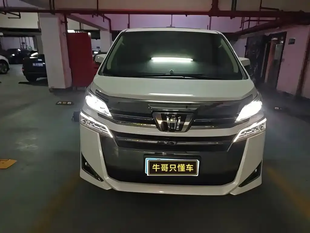 Toyota Vellfire — фото 3
