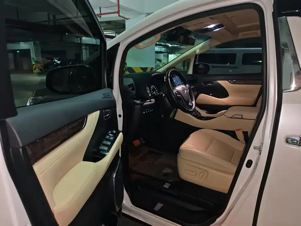 Toyota Vellfire — фото 6