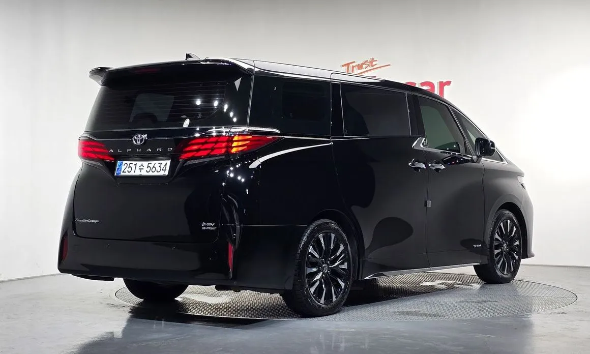 Toyota Alphard — фото 5
