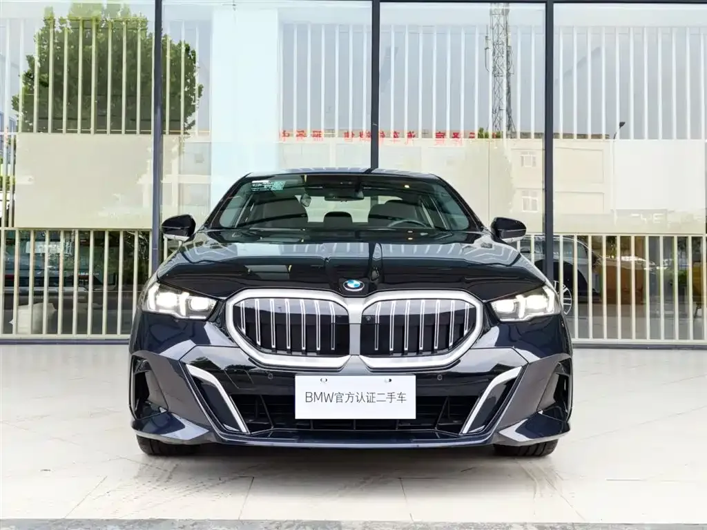 BMW 5 Series — фото 2