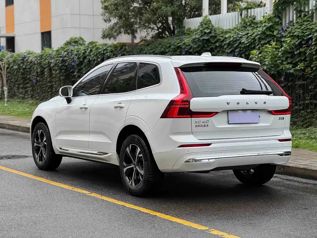 Volvo XC60 — фото 5