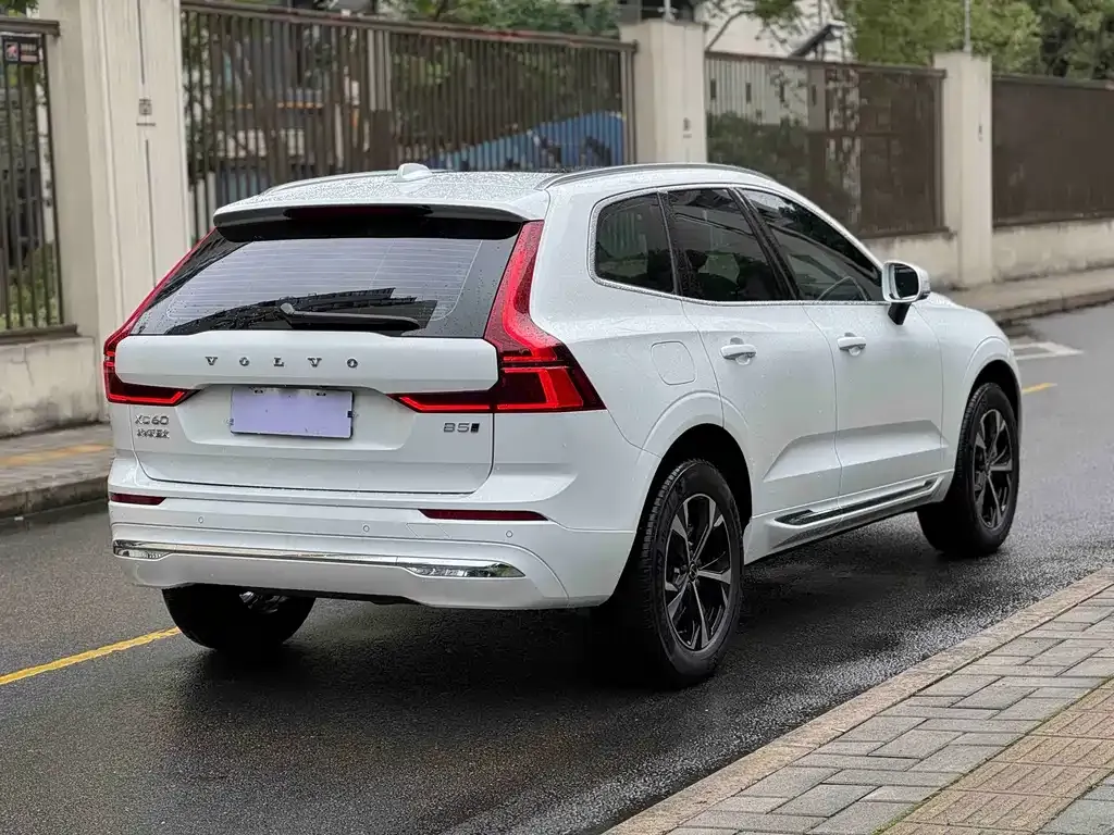 Volvo XC60 — фото 6