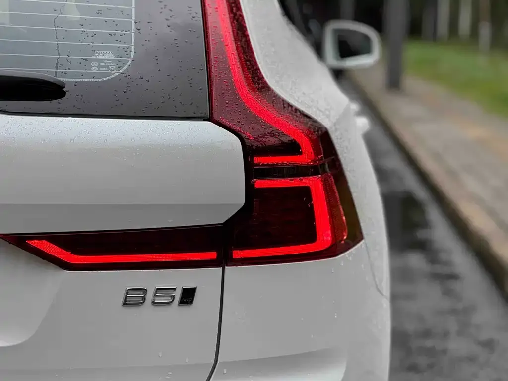 Volvo XC60 — фото 2
