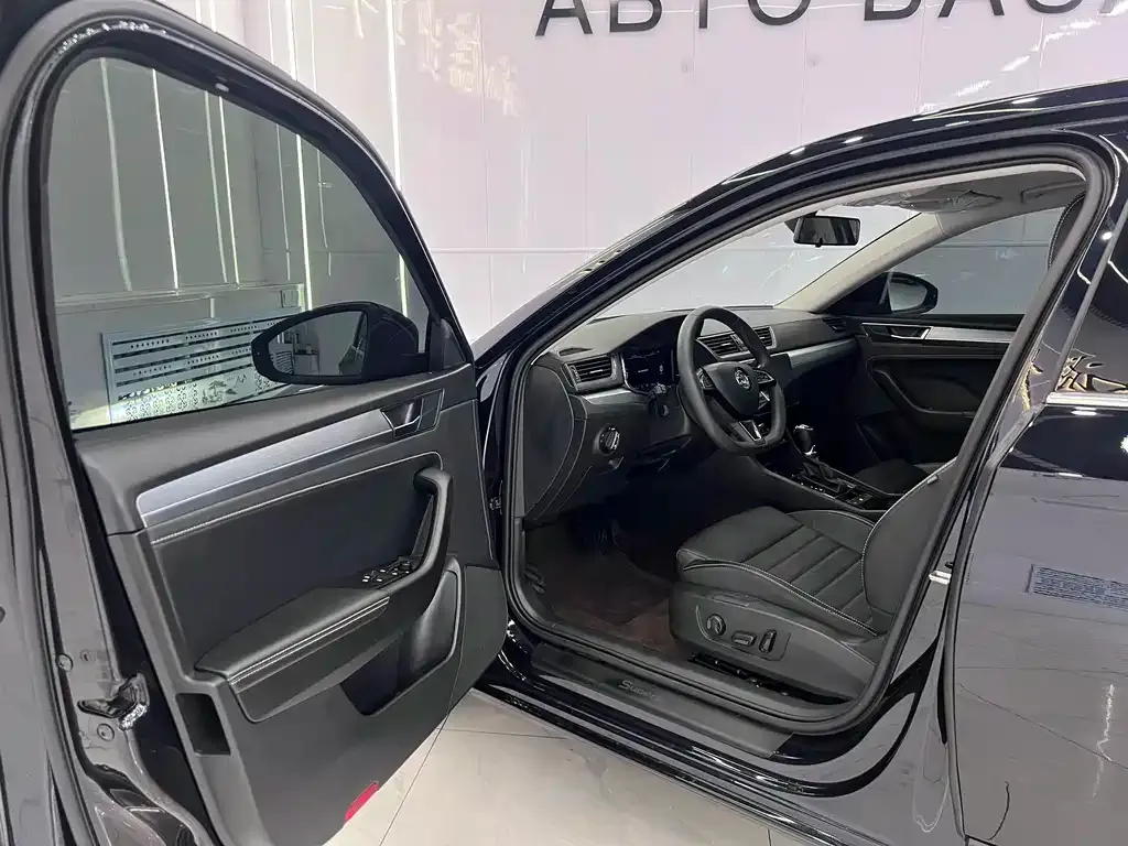 Skoda Superb — фото 2