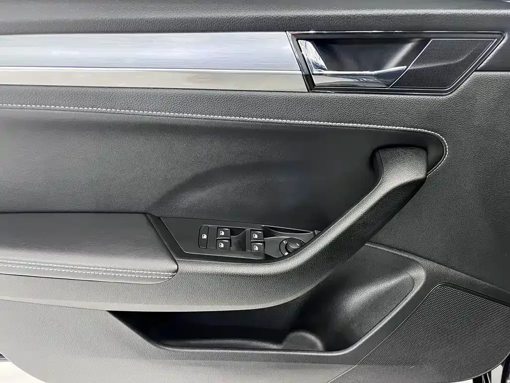 Skoda Superb — фото 10