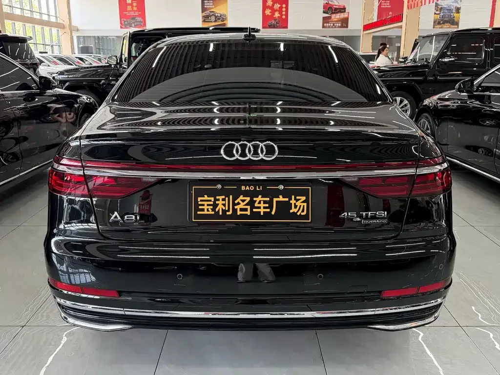 Audi A8 — фото 7