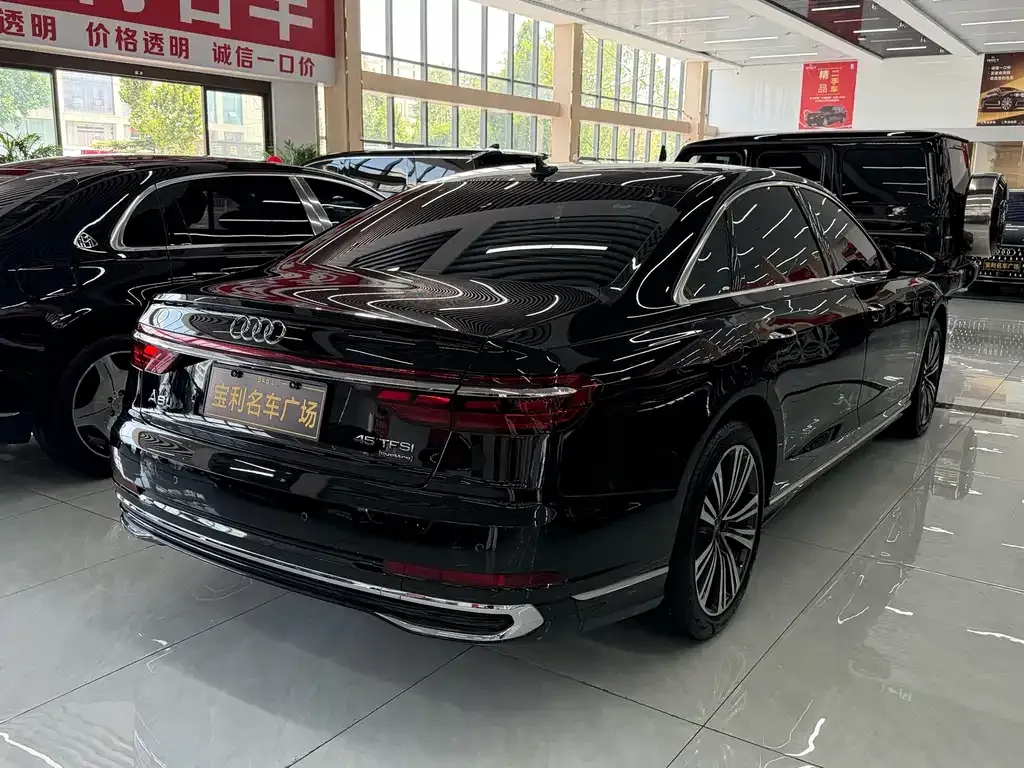Audi A8 — фото 2