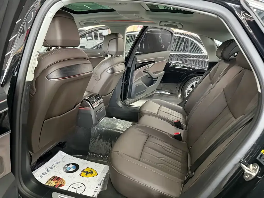 Audi A8 — фото 3