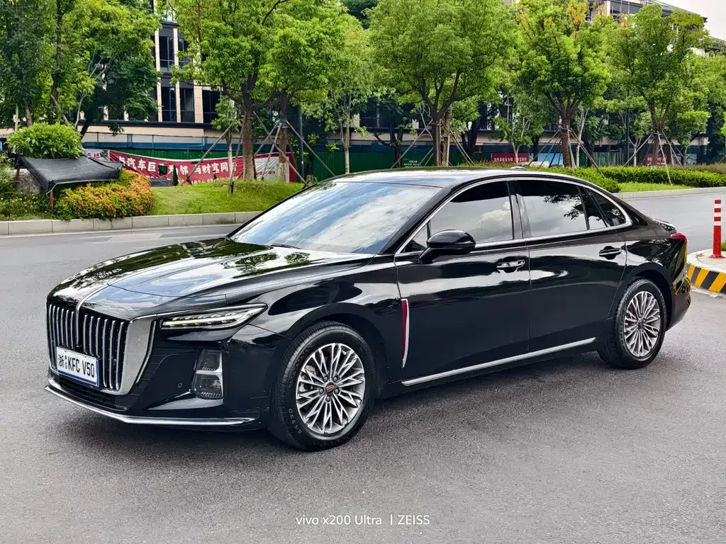 Hongqi H5 — фото 1
