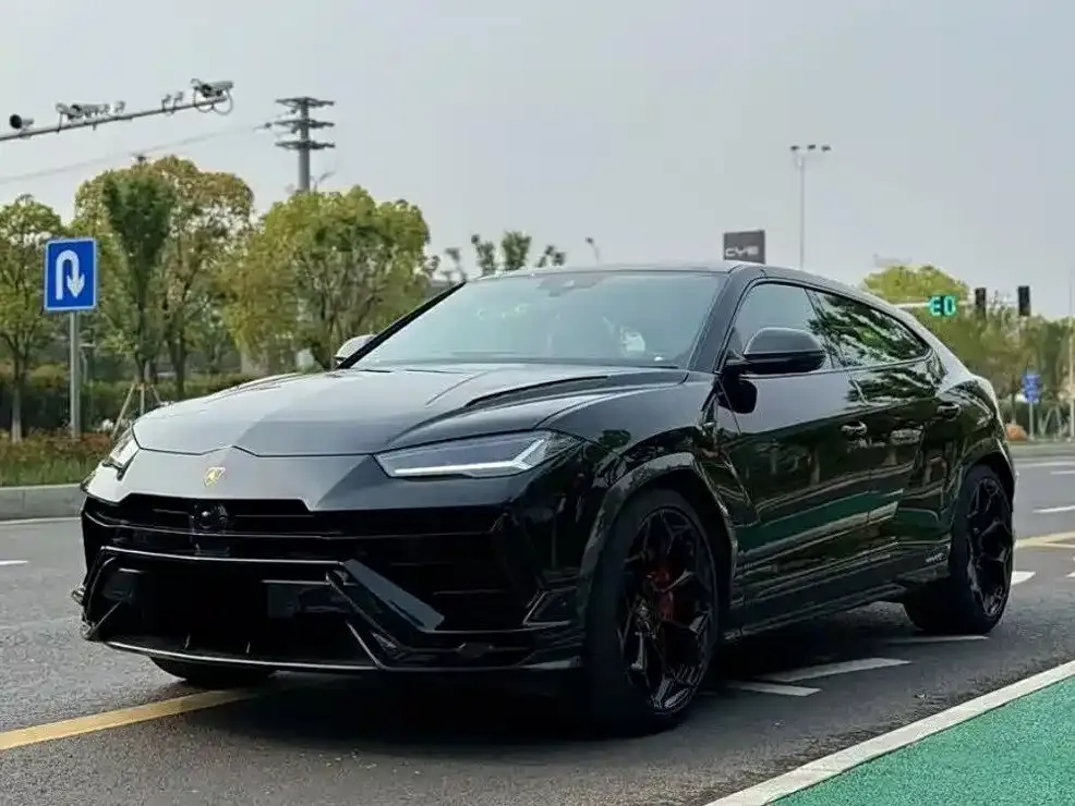 Lamborghini Urus — фото 1