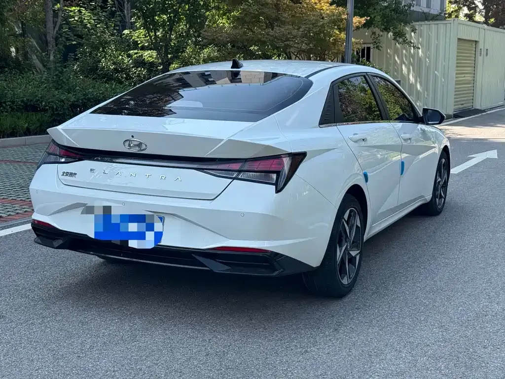 Hyundai Elantra — фото 3