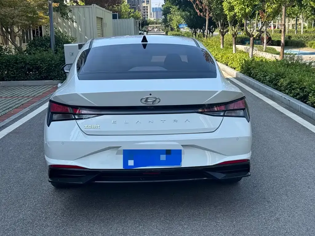 Hyundai Elantra — фото 7