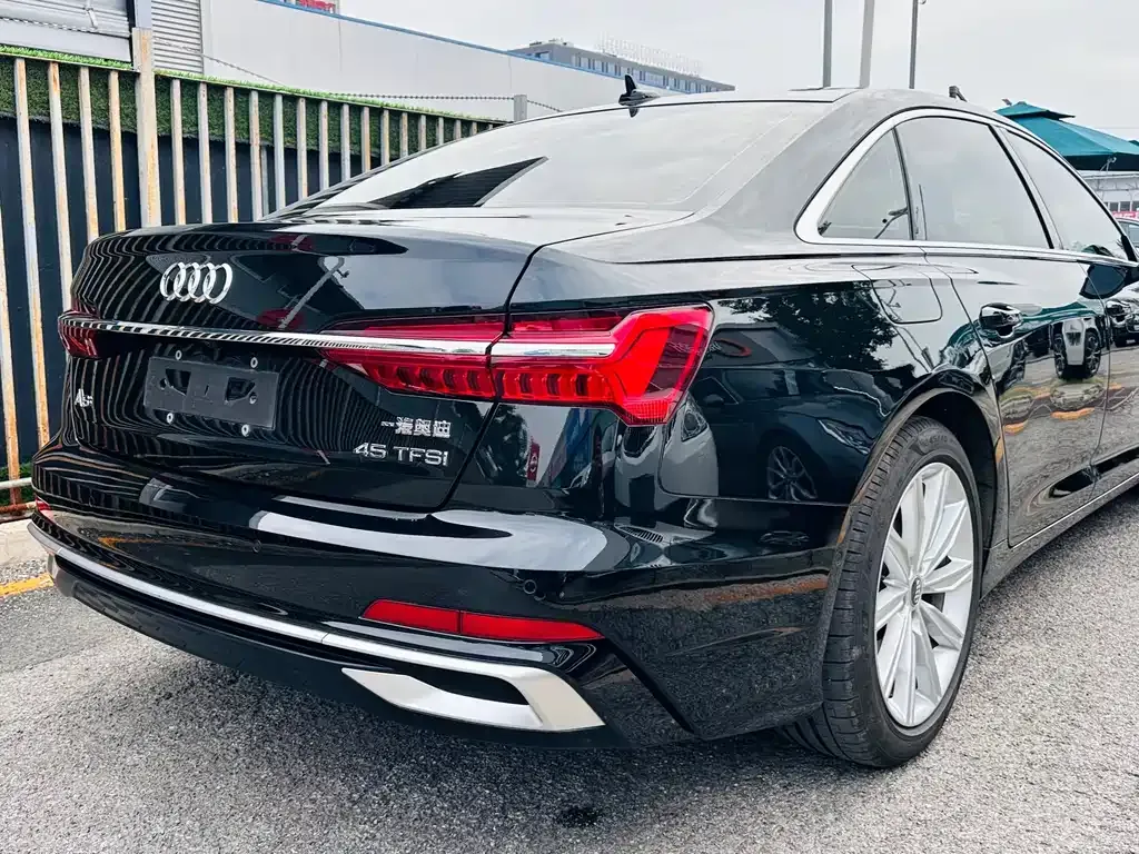 Audi A6L — фото 10