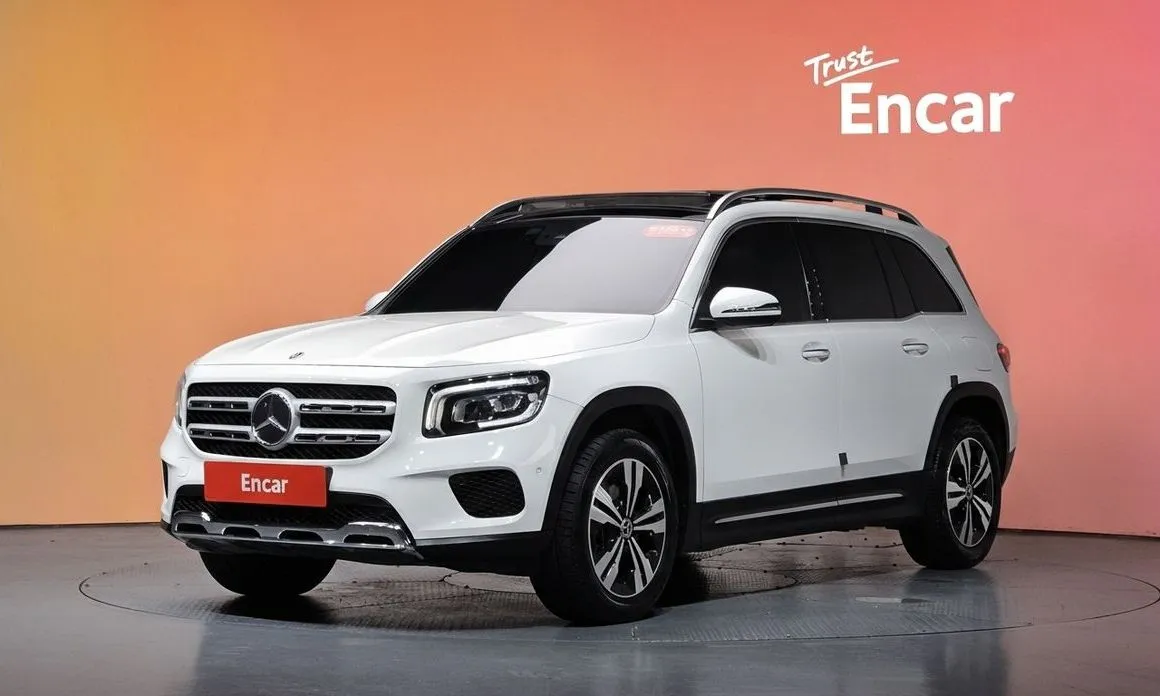 Mercedes-Benz GLB-Class GLB220 1