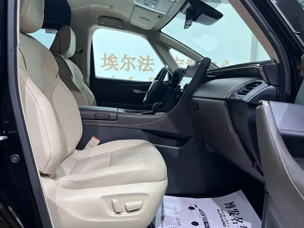 Toyota Alphard — фото 2