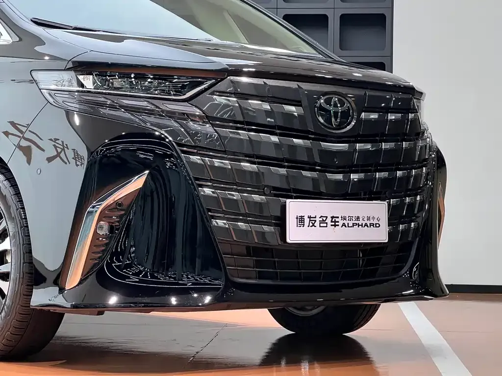 Toyota Alphard — фото 7