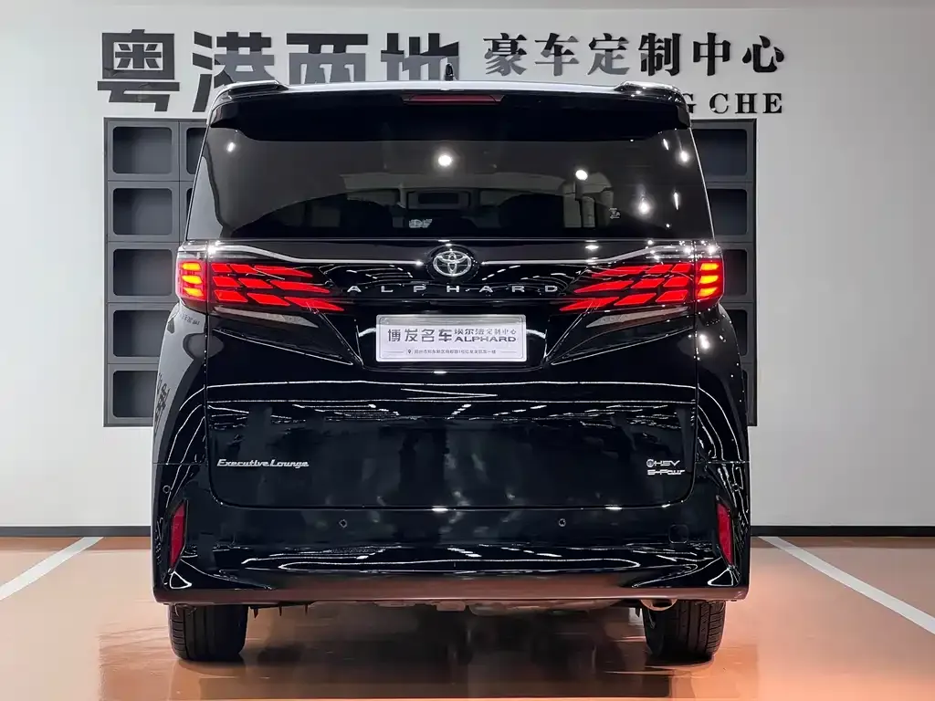 Toyota Alphard — фото 5