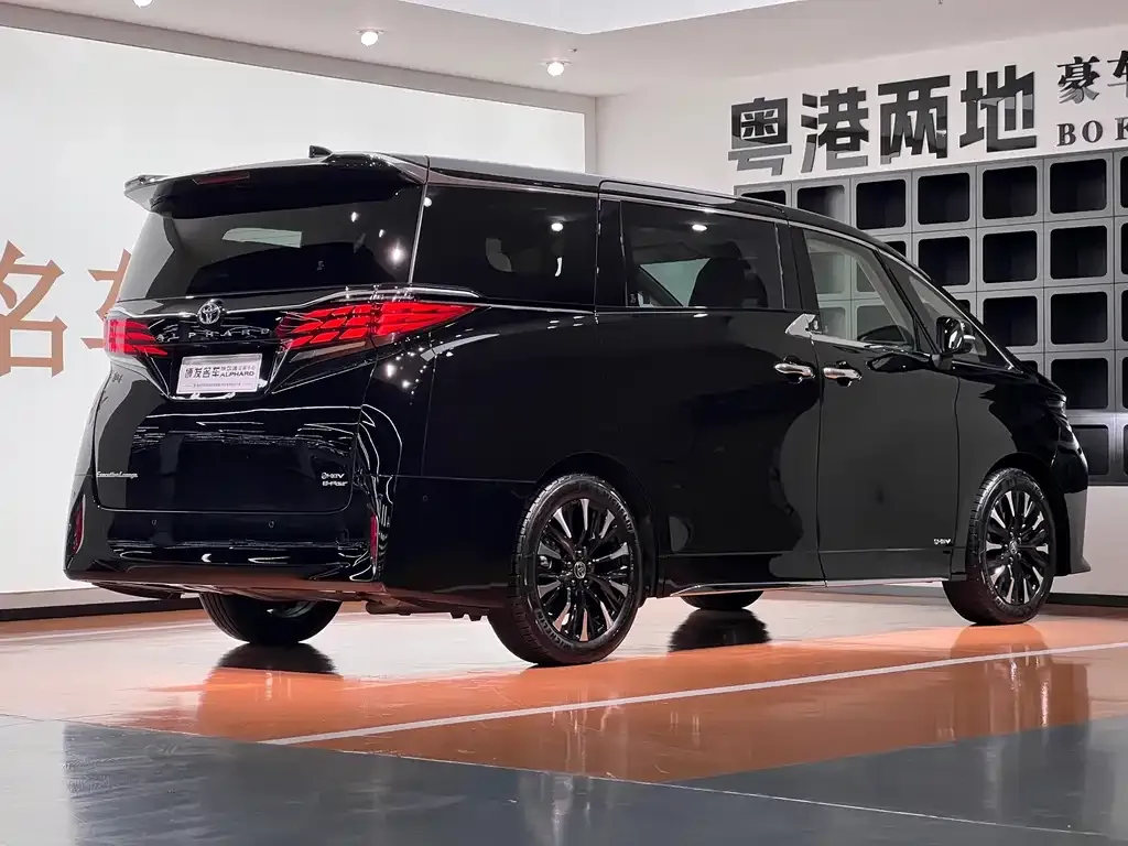 Toyota Alphard — фото 4