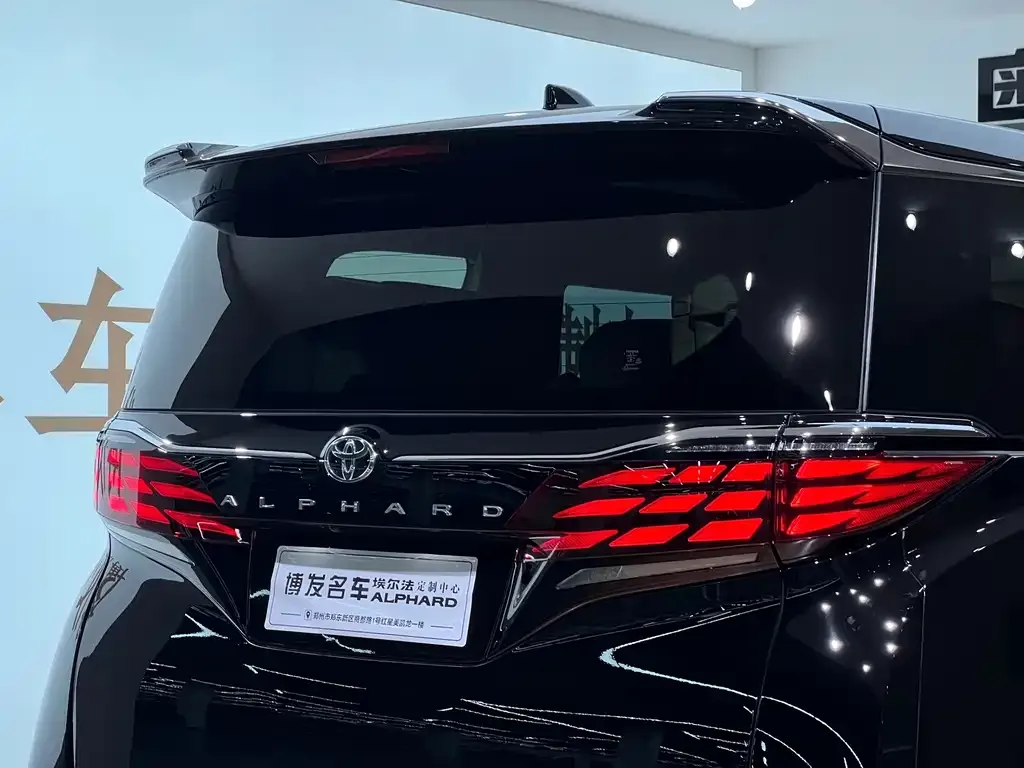 Toyota Alphard — фото 8