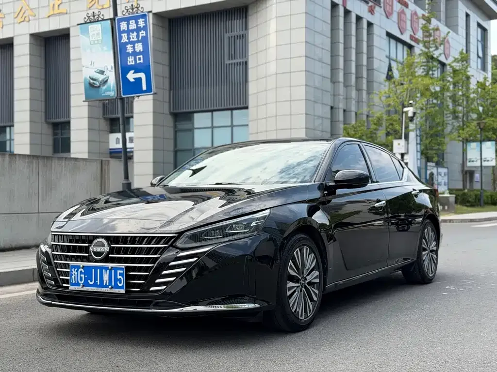 Nissan Teana — фото 1
