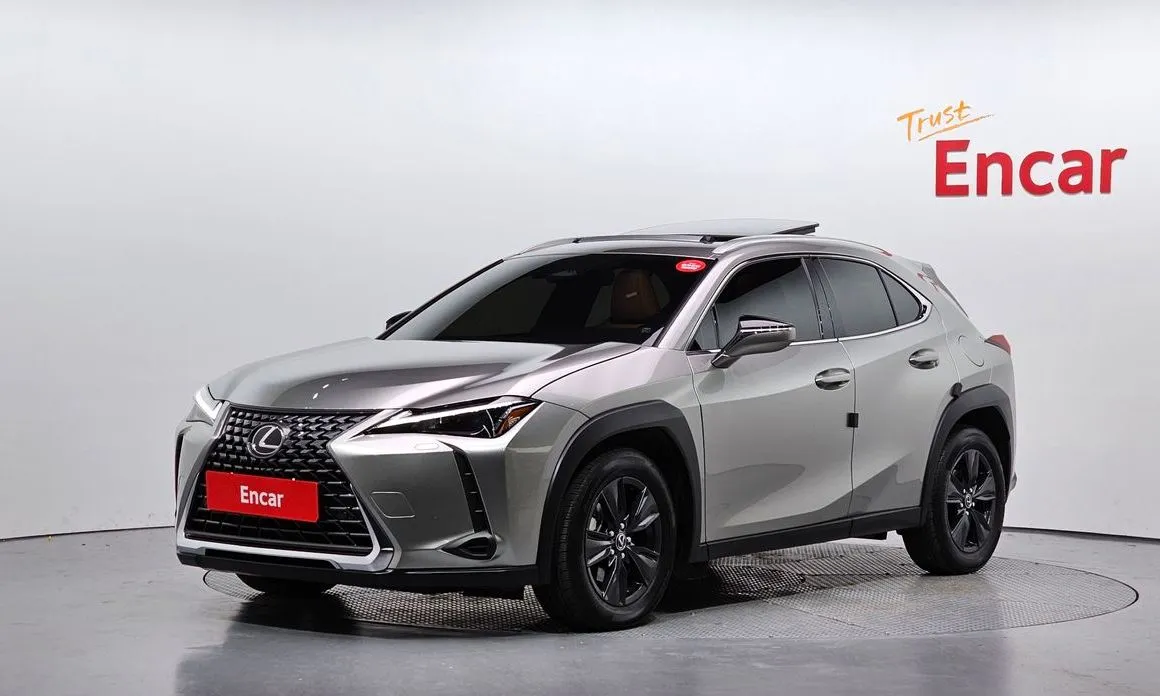 Lexus UX — фото 1