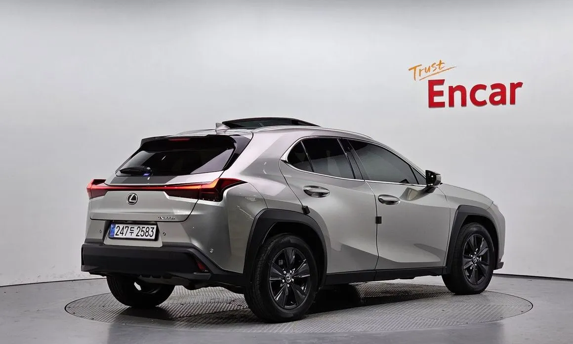 Lexus UX — фото 5