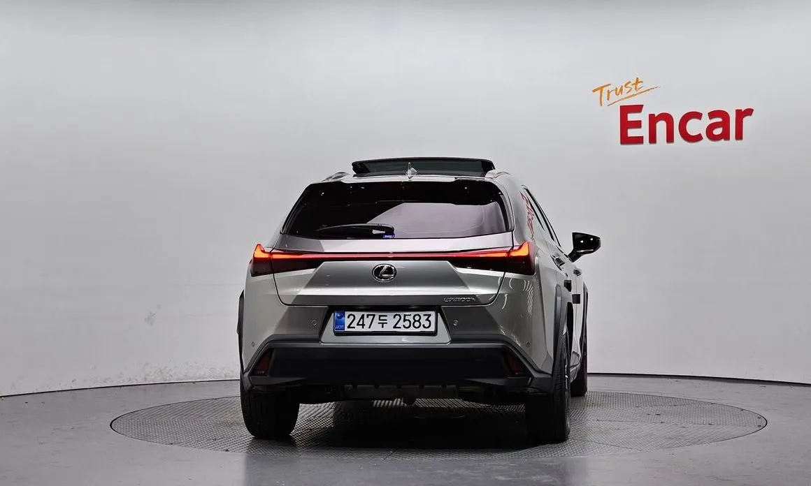 Lexus UX — фото 4