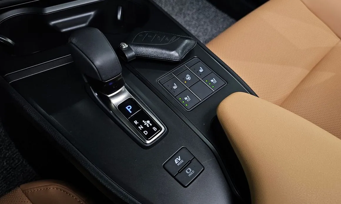 Lexus UX — фото 6