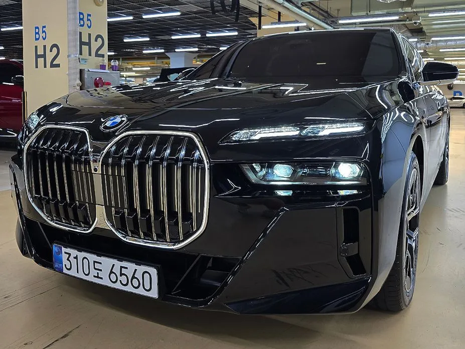 BMW 7-Series — фото 10