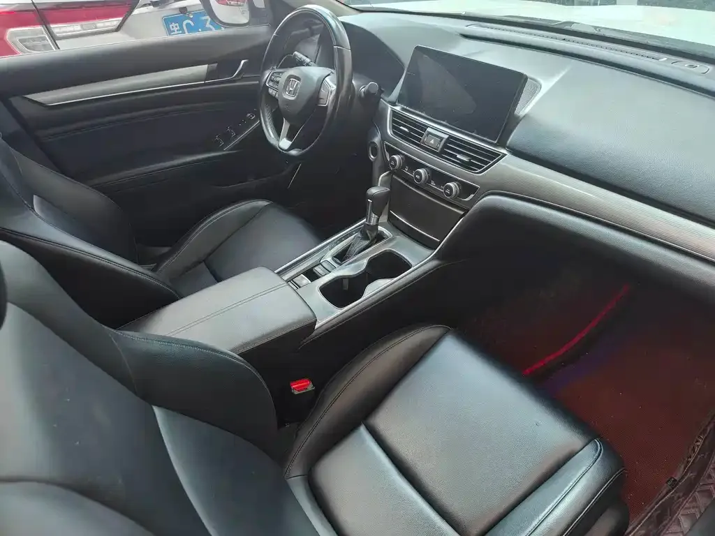 Honda Accord — фото 10