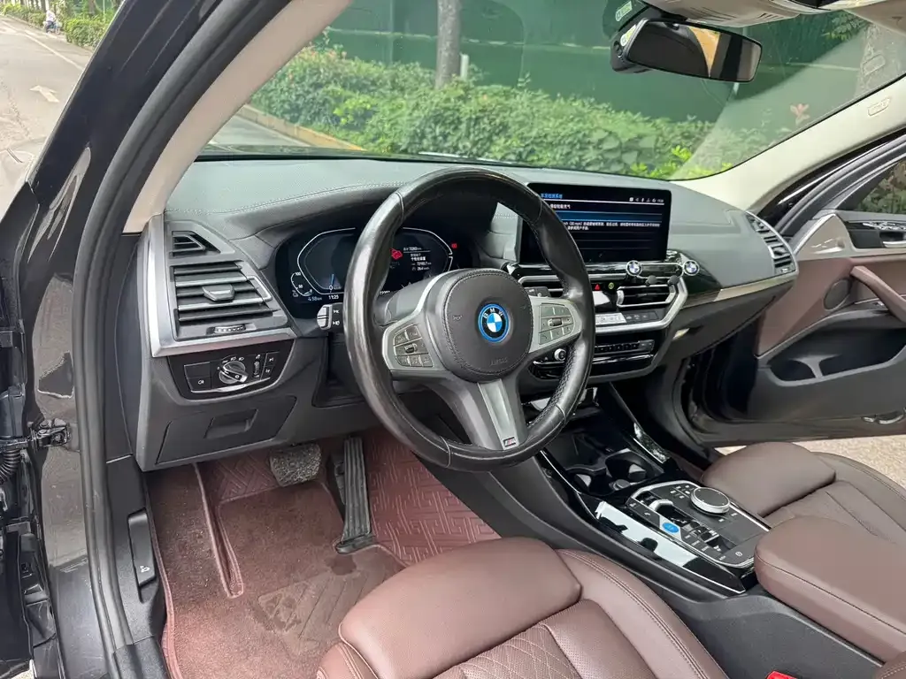 BMW iX3 — фото 4