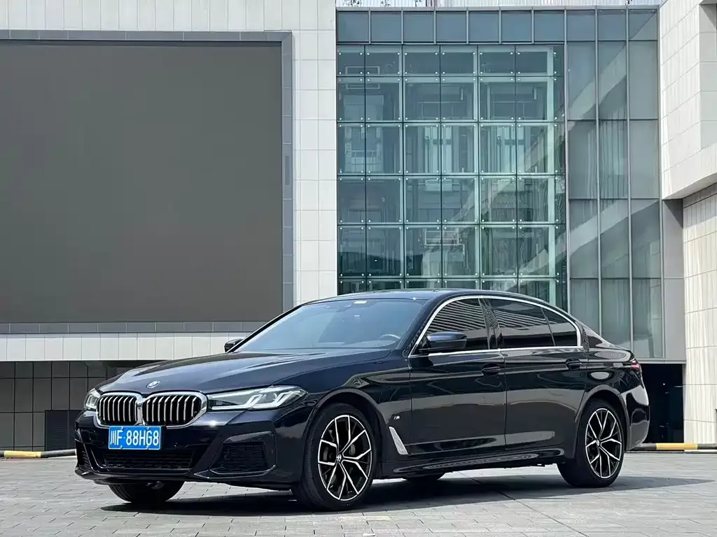 BMW 5 Series — фото 1