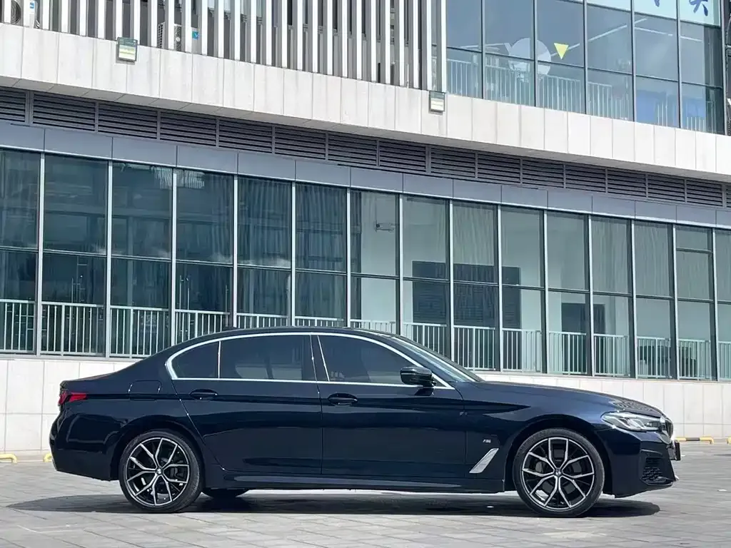 BMW 5 Series — фото 5