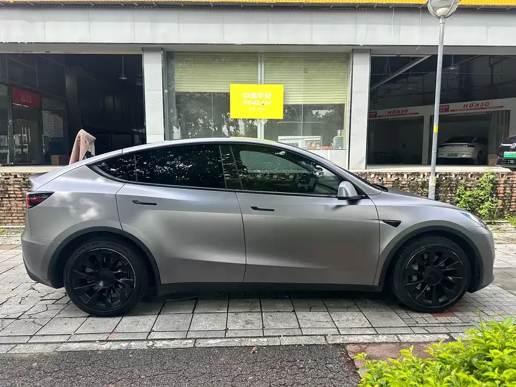 Tesla Model Y — фото 5