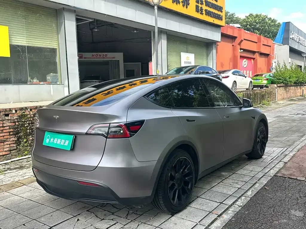 Tesla Model Y — фото 8