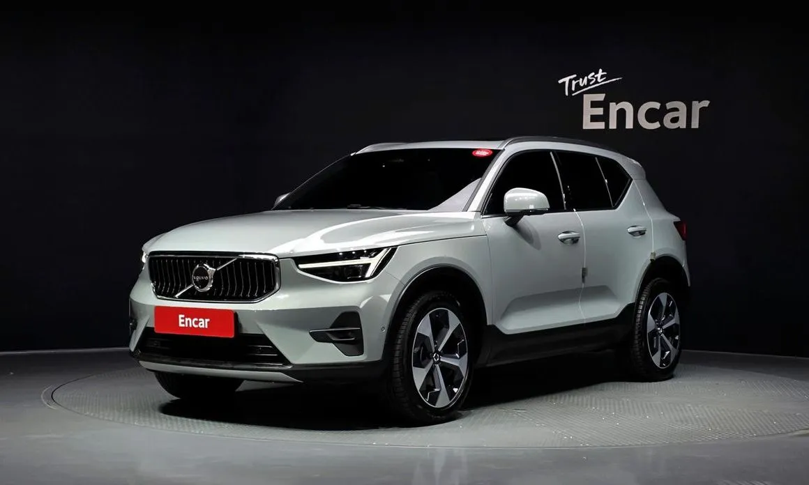 Volvo XC40 — фото 1