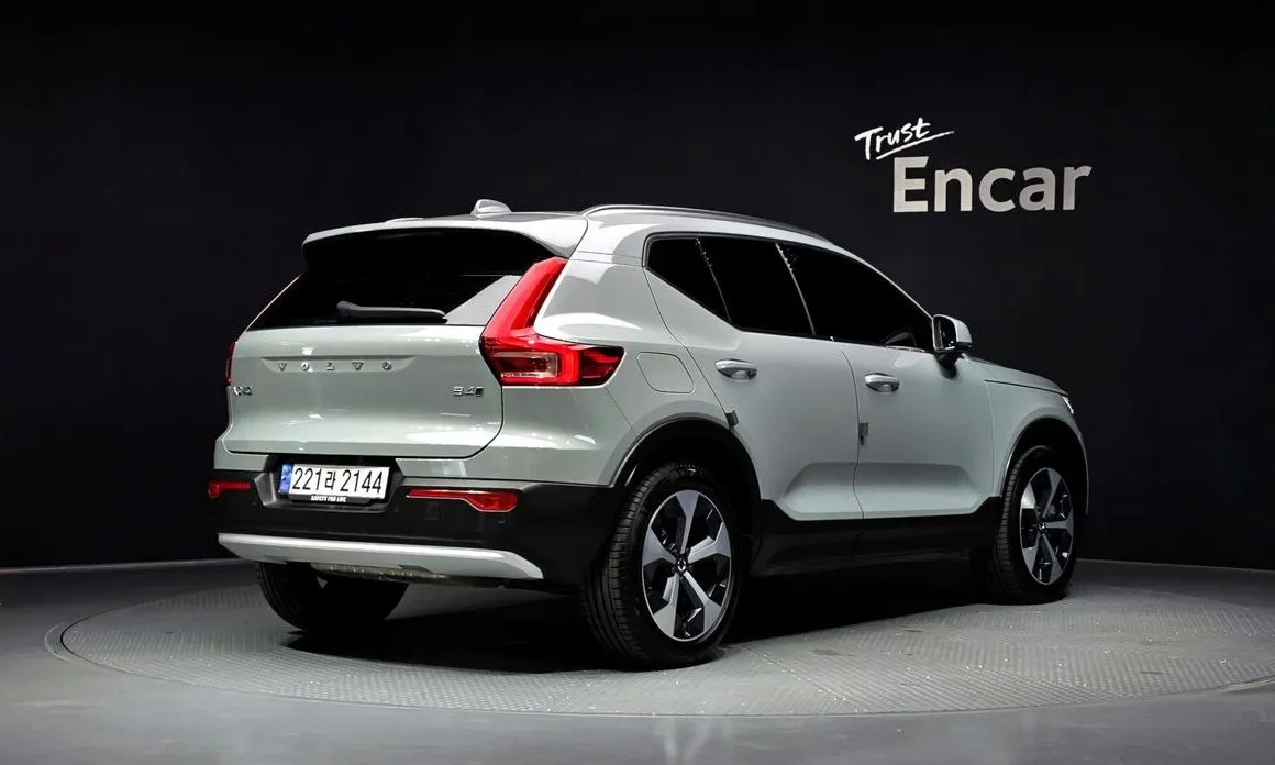 Volvo XC40 — фото 7