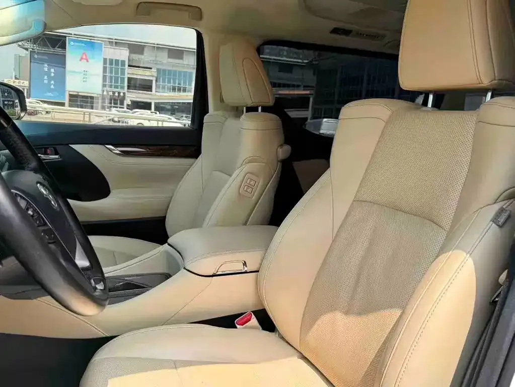 Toyota Alphard — фото 6