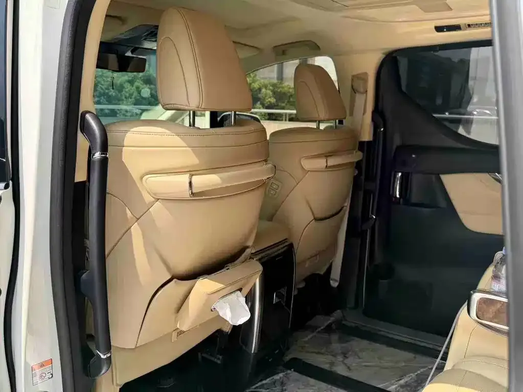 Toyota Alphard — фото 9