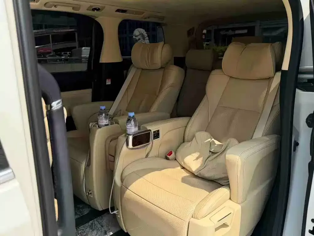 Toyota Alphard — фото 2