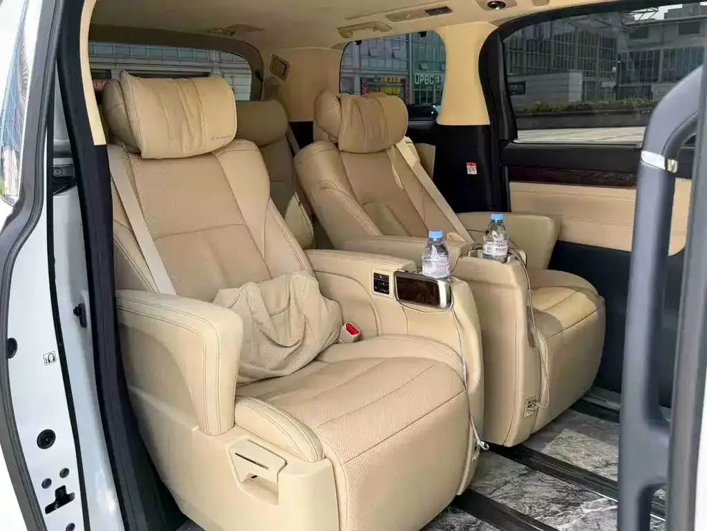 Toyota Alphard — фото 7