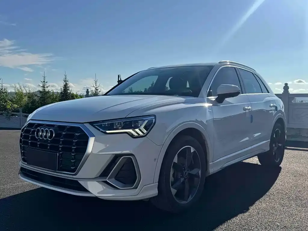 Audi Q3 — фото 1