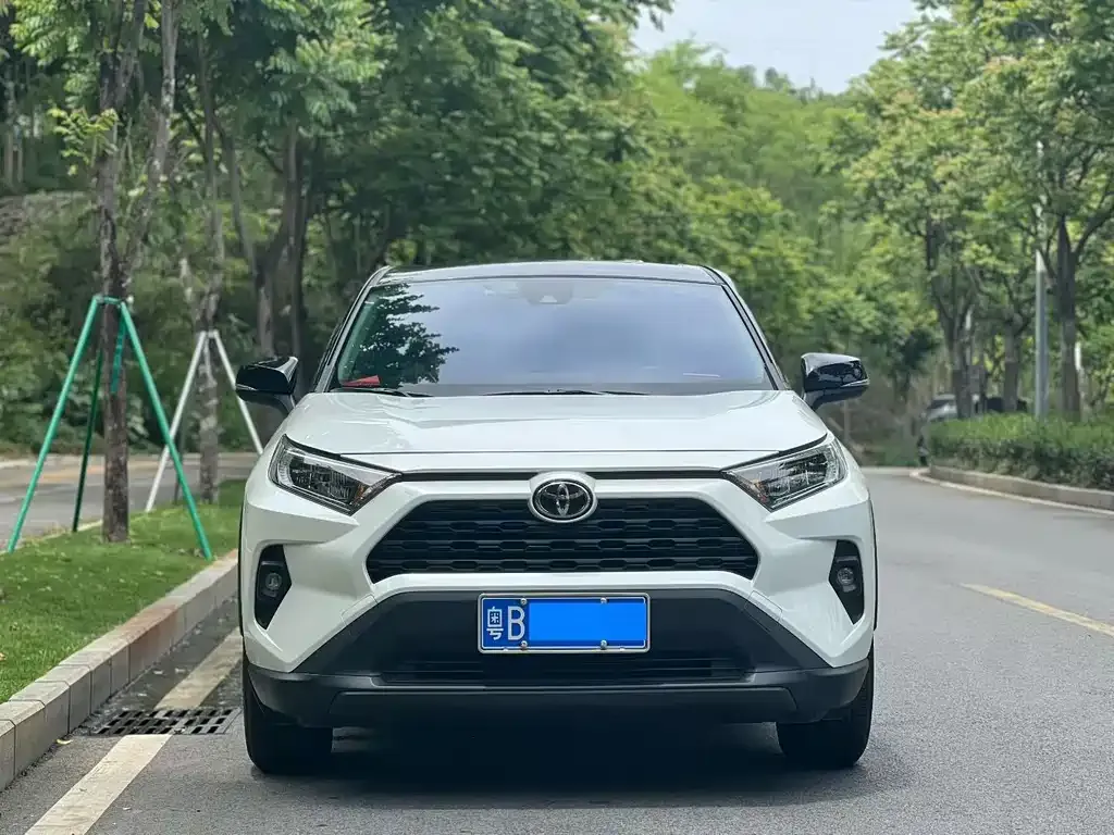 Toyota RAV4 — фото 3