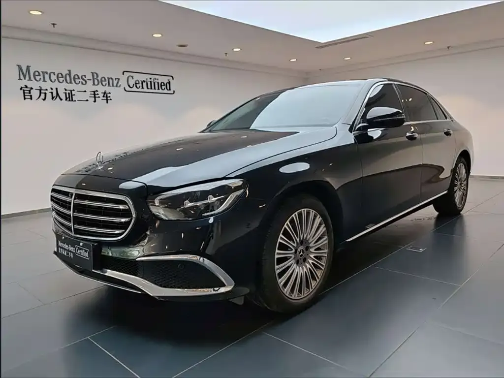 Mercedes-Benz E-Class — фото 1
