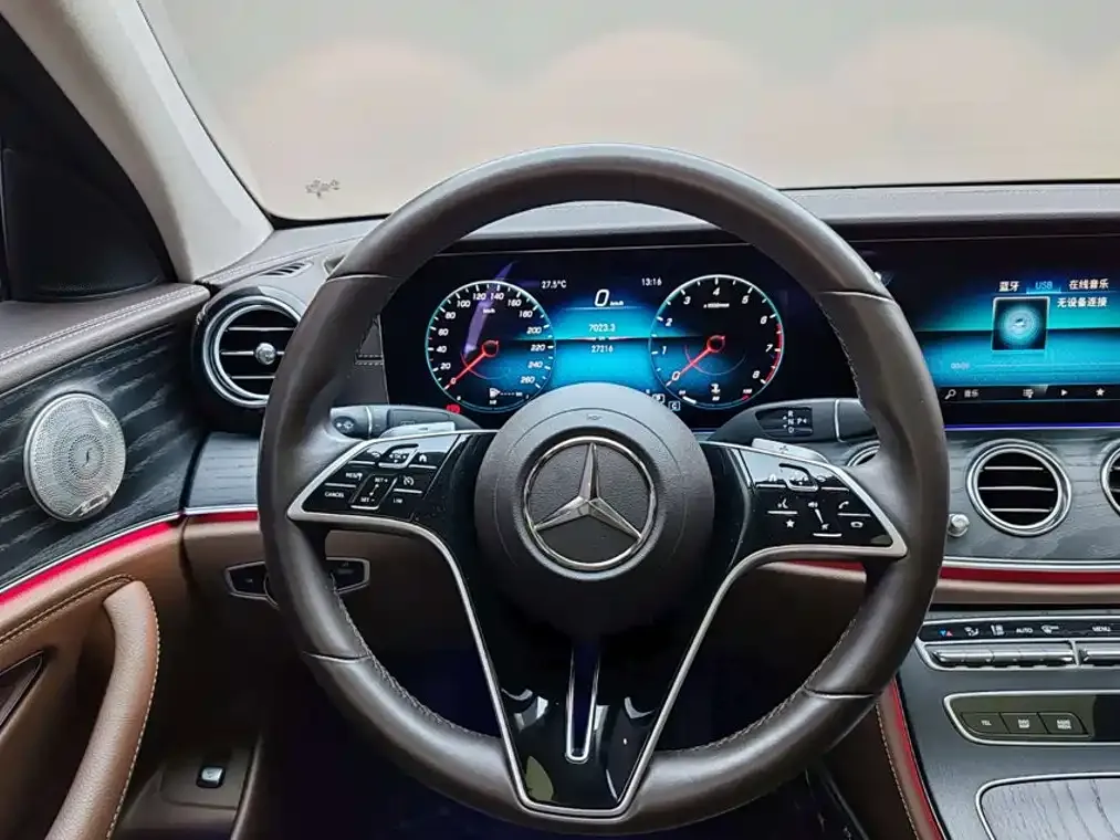 Mercedes-Benz E-Class — фото 10