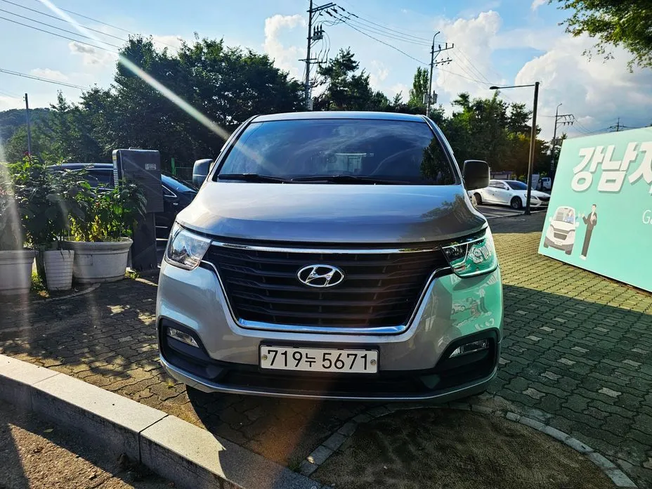 Hyundai Starex — фото 1